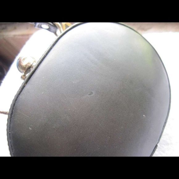 Black Oval FAM*E Purse Handbag Hard Case Bag Body Strap Metal Closure & Trim - Picture 3 of 16